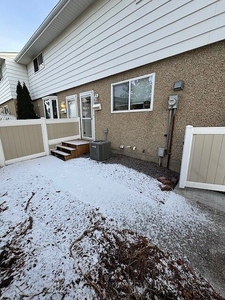 Edmonton Pet Friendly Townhouse For Rent | Richfield | Welcome to your new home