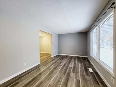 3 Bedroom Detached House Edmonton AB For Rent At 1400