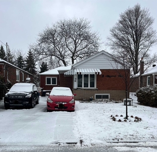 House for rent, Bsmt - 8 Maywood Pkwy, in Toronto, Canada