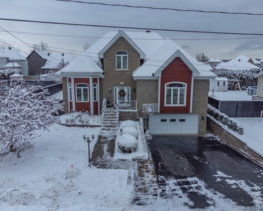 House for sale, 380 28e Avenue E., Saint-Zotique, QC J0P1Z0, CA, in Saint-Zotique, Canada