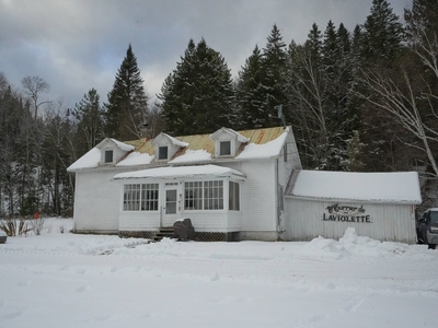 House for sale, 820 Ch. des Bêtes-Puantes, Lac-Normand, QC G0X2C0, CA, in Trois-Rives, Canada