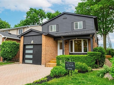 1251 Consort Cres