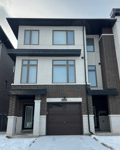 3 Bed 4 Bath End Townhouse for Rent in Pickering