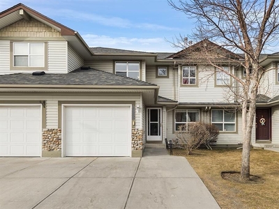 Calgary Townhouse For Rent | Harvest Hills | Convenience 3 bds townhouse with