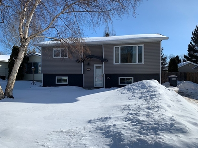 Saskatoon Pet Friendly House For Rent | Lawson Heights | 3 Bedroom House in Lawson