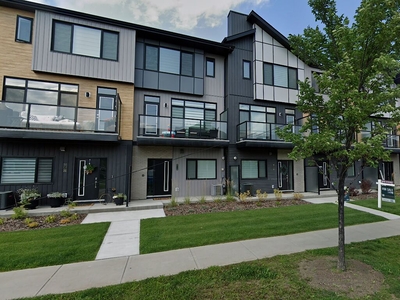 Sherwood Park Pet Friendly Townhouse For Rent | 3 Bedroom 2.5 Bathroom Townhouse