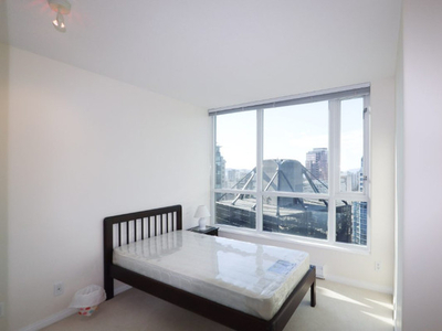 Top Location Private Bedroom- Stunning City Views, Extras!