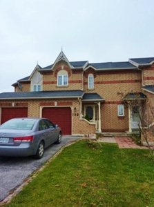 3 Bedroom house in South Barrie, new flooring, fenced yard, ....