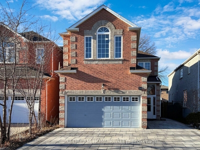 38 Belford Cres Markham, ON L3S 4K3