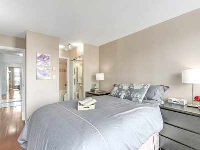 Downtown Living: Master Bedroom, Private Bath, All-Inclusive