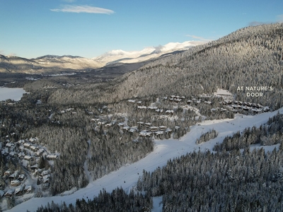Exclusive Ski Access Residence On Whistler Mountain