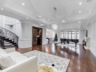 Exquisite Home In The Heart Of Bayview Finch