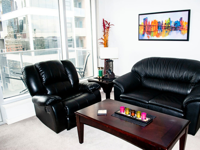 Gorgeous Condo in the Heart of Calgary with Breathtaking View!