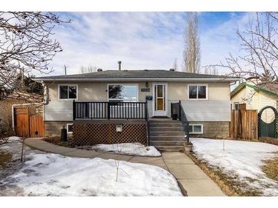 House For Sale In Bowness, Calgary, Alberta