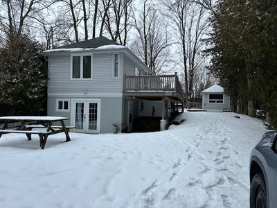 Innisfil, 2 bedroom, just steps to the water, with utilities inc