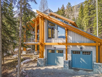 Luxurious Leed Gold Chalet