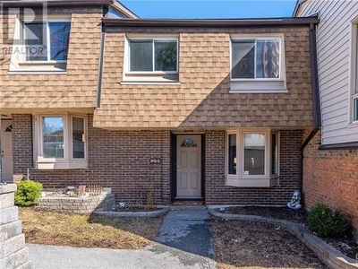 Townhouse For Sale In Beacon Hill South - Cardinal Heights, Ottawa, Ontario