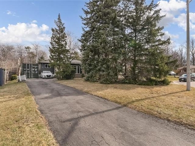 16 Finchley Cres