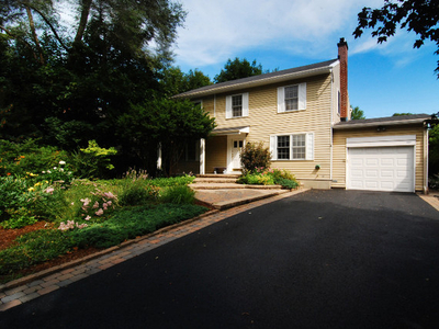 Executive Single Home nestled in Manor Park