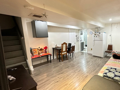 One Bedroom Basement Apartment Near Square One