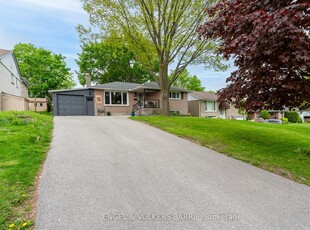 20 Lay St Barrie, ON L4M 4A7