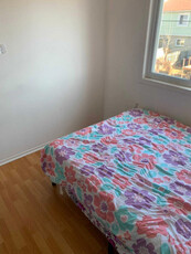 A room for rent (female) / une chambre à louer (filles)