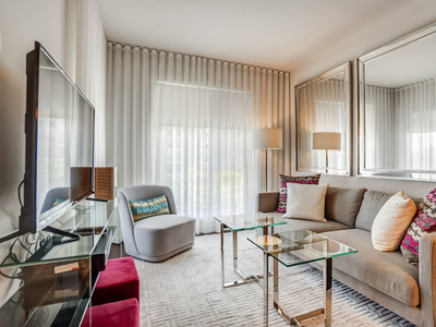 460 St-Laurent by Brigil - 2 Bedroom Apartment for Rent