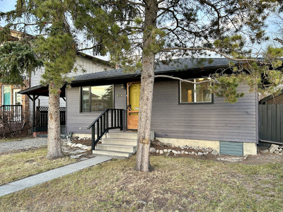 Calgary Pet Friendly House For Rent | Bowness | Cozy Home in Bowness available
