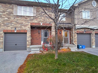 Home Sweet Home: Charming 3-Bedroom Townhome in South Barrie