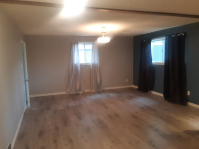 RENOVATED 3 BDRM HOUSE WITH 2 BDRM LEGAL SUITE ON A 50X128 LOT!