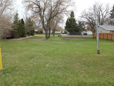 VACANT LOT Perfect for Duplex or RTM in Elk Point