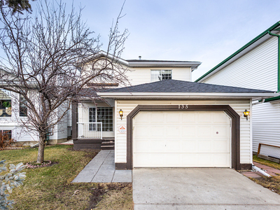 Calgary House For Rent | Applewood | 4 BEDROOM+DEN SINGLE FAMILY HOME