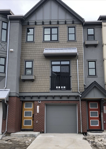 Calgary Pet Friendly Townhouse For Rent | Springbank Hill | New-Built desirable Townhouse with double