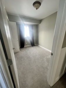 Calgary Room For Rent For Rent | Glenbrook | 1 bedroom in a shared