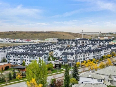 Calgary Pet Friendly Townhouse For Rent | Quarry Park | 3 bedroom + den in