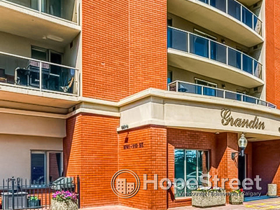 Edmonton Condo Unit For Rent | Oliver | UPDATED 2 Bed Penthouse for