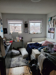 ROOMIE Wanted Female ONLY Mississauga Sq1// Heartland 900+ bills