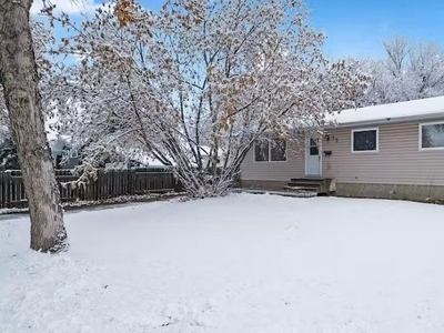 Sherwood Park Pet Friendly House For Rent | renovate 3 plus bed room