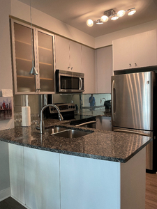 18 Yorkville Ave - 1 bed + 1 den Furnished Utilities included