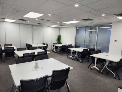 30 User Hybrid Training room by the Airport with breakout rooms
