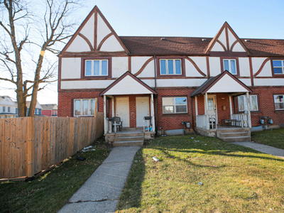 35 Duncan St Welland - Renovated 2 Bed/1 Bath Townhouse Unit