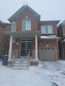 4 BR Detached House near Credit view and Mayfield Rd