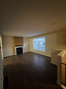 3 bed Berkshire Drive Condo for rent