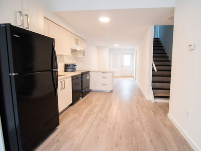 **BRAND NEW** BEAUTIFUL 3 BEDROOM TOWNHOUSE IN WELLAND!!