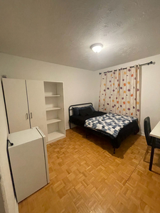 Downtown! Single room for rent