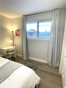 Female Private Room in Calgary! FURNISHED