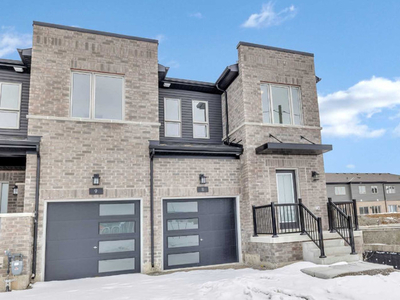 Gorgeous 3 bedroom Townhome in South Barrie ! - $2,650