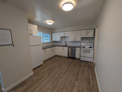 **May 1st** Pet Friendly-4 Bed 2 Bath-Holly Ave, North Shore