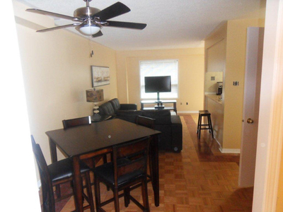 Mississauga PRIVATE ROOM FOR FEMALE IN TOWNHOME APR 1