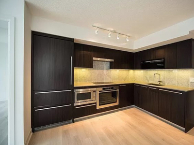 Rent a Room in 3 Bed 2 Bath Downtown Toronto Apartment